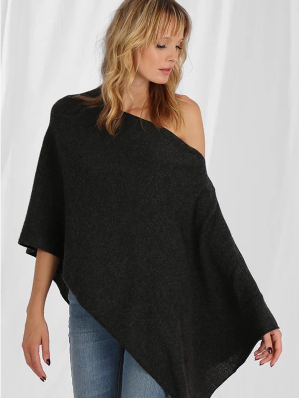 Authetic Luxury Brand Minnie Rose Black Ruana 100% Cashmere Sweater/Wrap